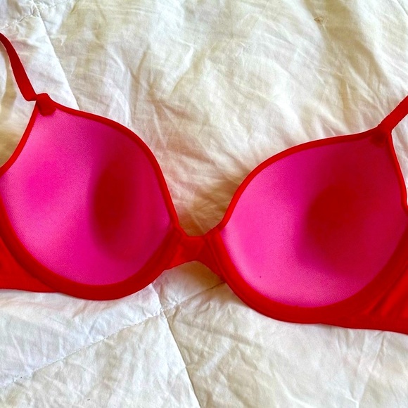 PINK Victoria's Secret Red Contour Bra-NWT - Picture 2 of 5